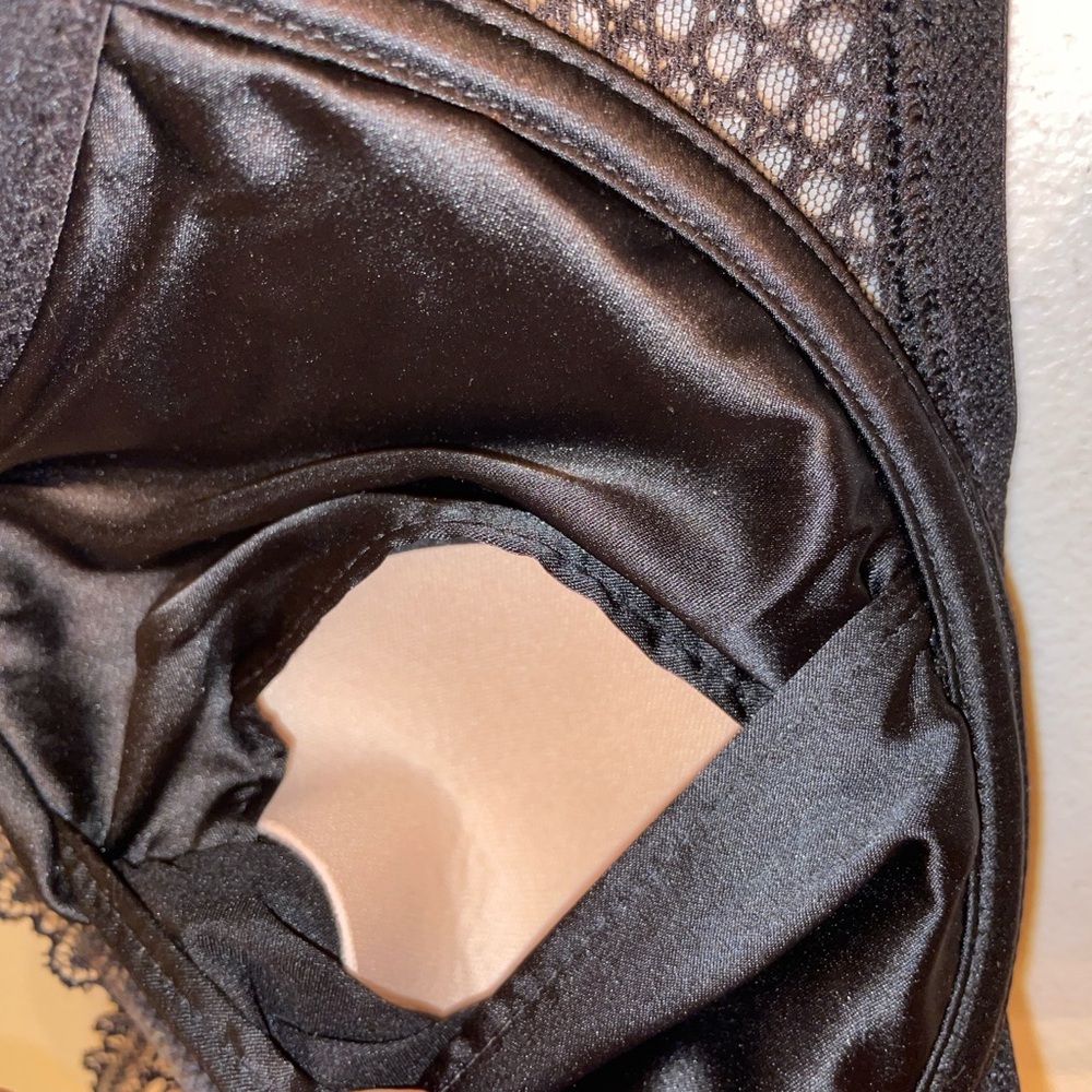 Victoria's Secret Bra VS Fishnet Plunge Bra VS Lace Bra Removable Padding 36C 🆕 - Picture 15 of 16